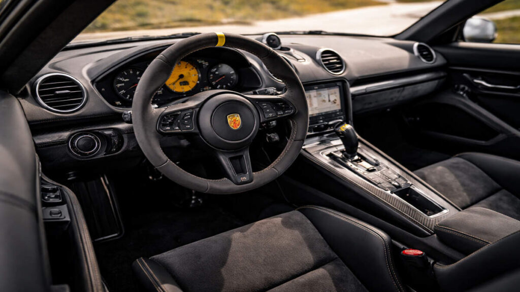 Porsche Cayman GT4 RS