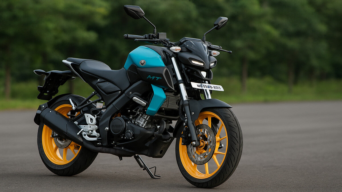 Yamaha MT 15 side view showing design, colour and streetfighter styling